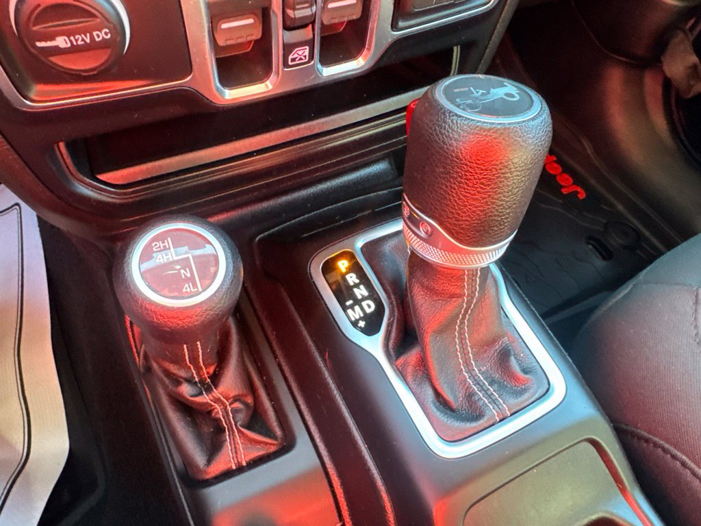 Used 2019 Jeep Wrangler Unlimited Sahara w/ Uconnect 4C Nav & Sound Group AWD/4WD image 22
