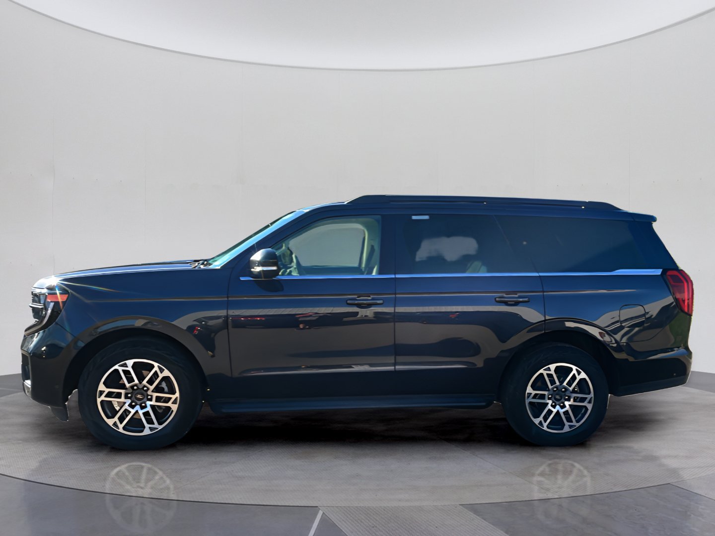 Certified 2025 Ford Expedition Active AWD/4WD image 2