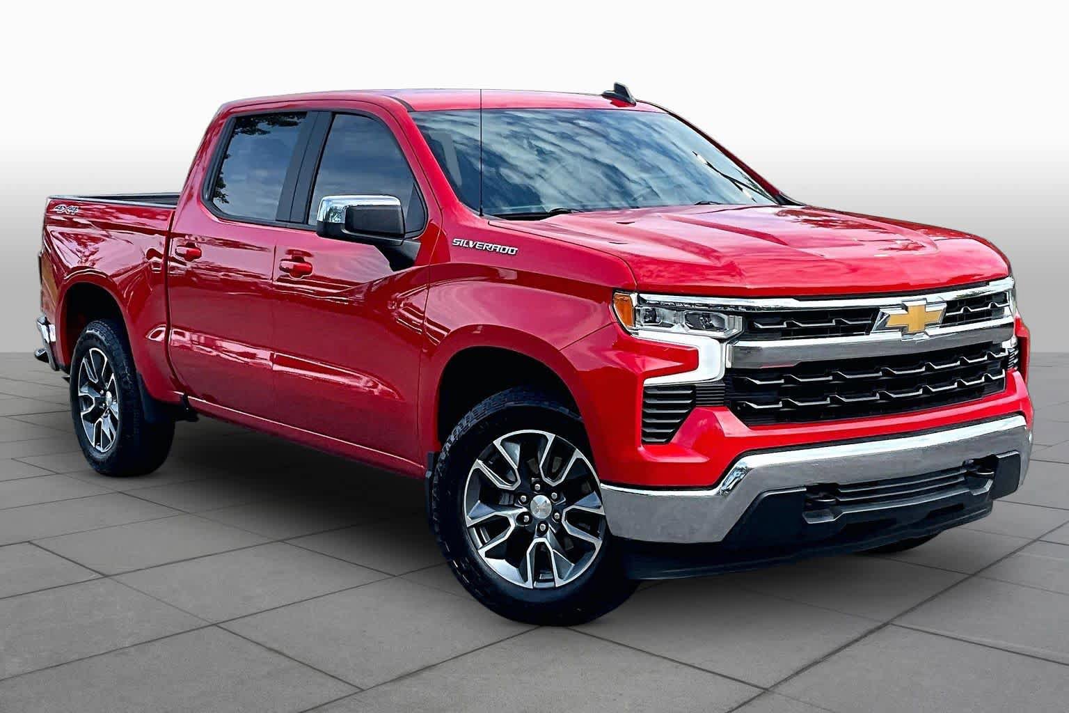 Used 2023 Chevrolet Silverado 1500 LT AWD/4WD image 3