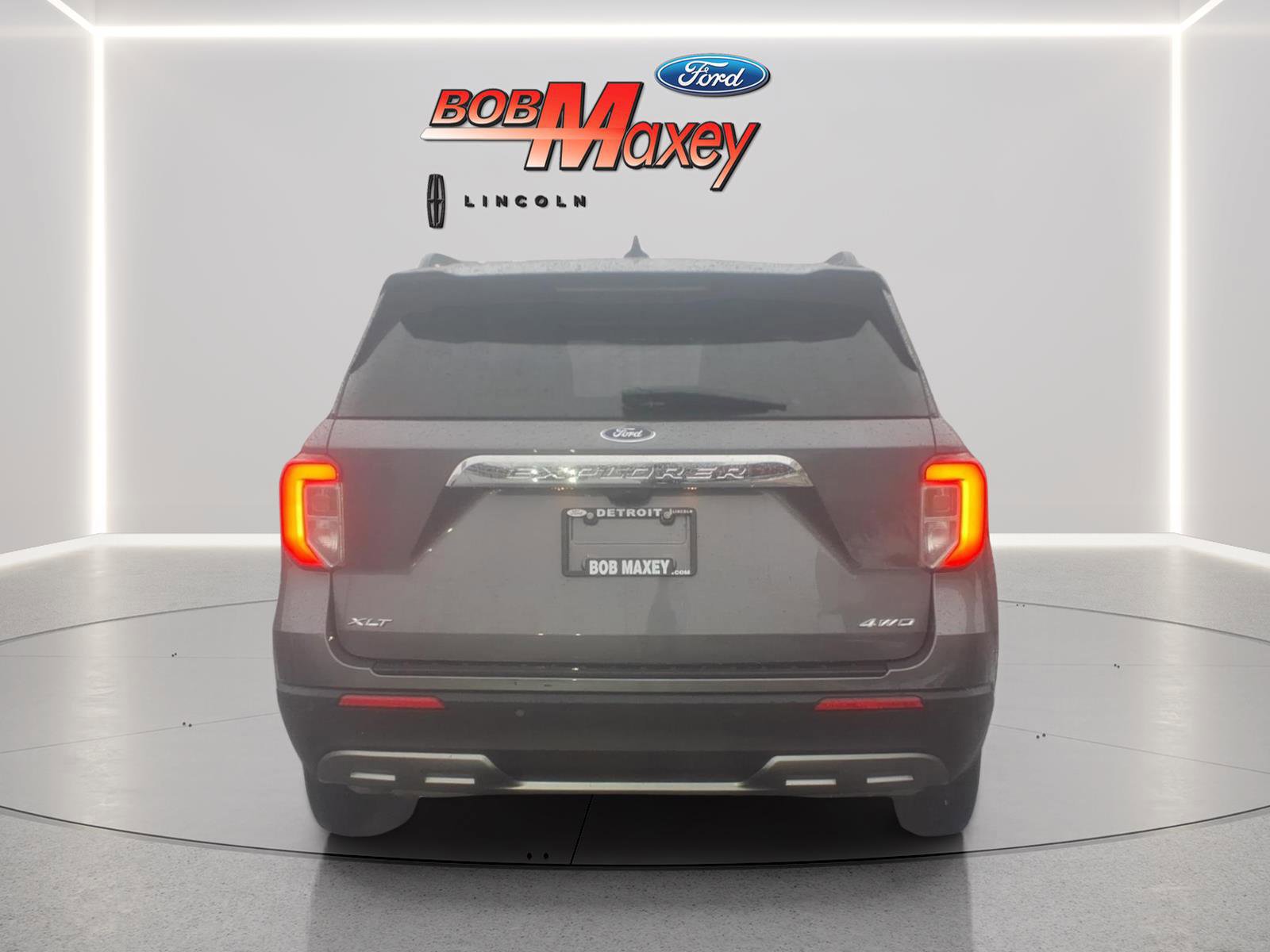 Certified 2022 Ford Explorer XLT w/ Equipment Group 202A image 3