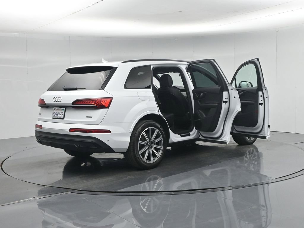 Used 2022 Audi Q7 2.0T Premium Plus w/ Premium Plus Package AWD/4WD image 34