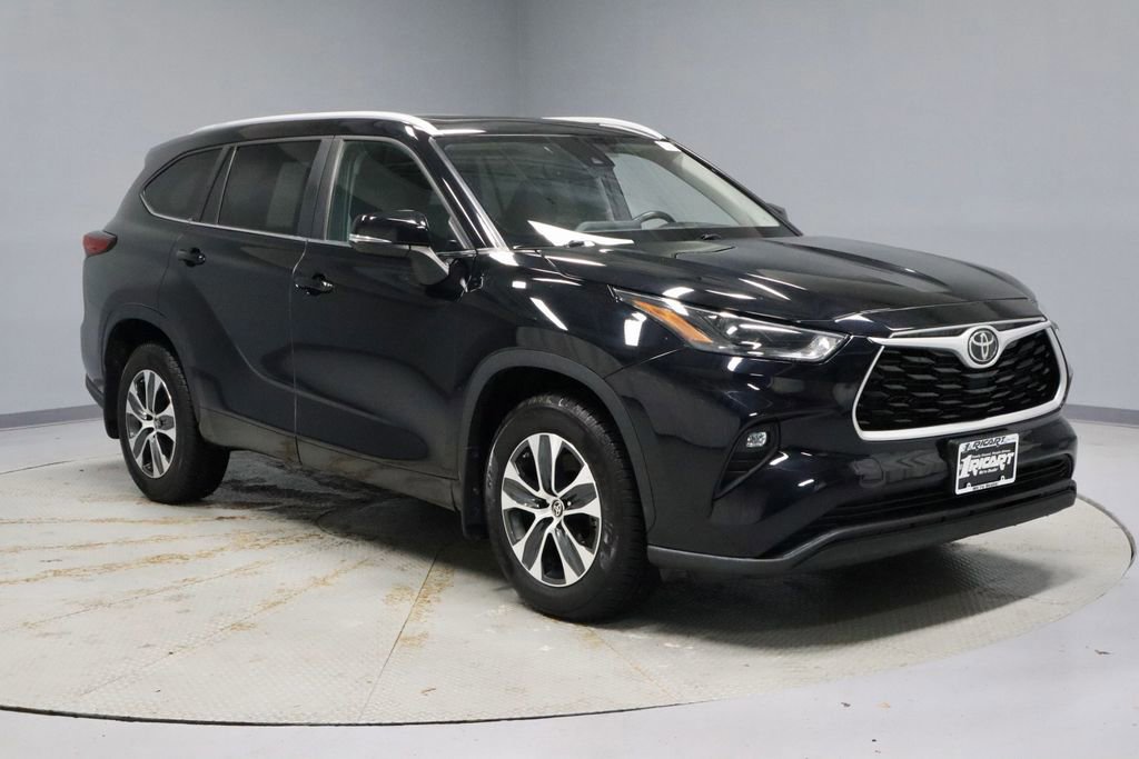 Used 2023 Toyota Highlander XLE AWD/4WD image 7