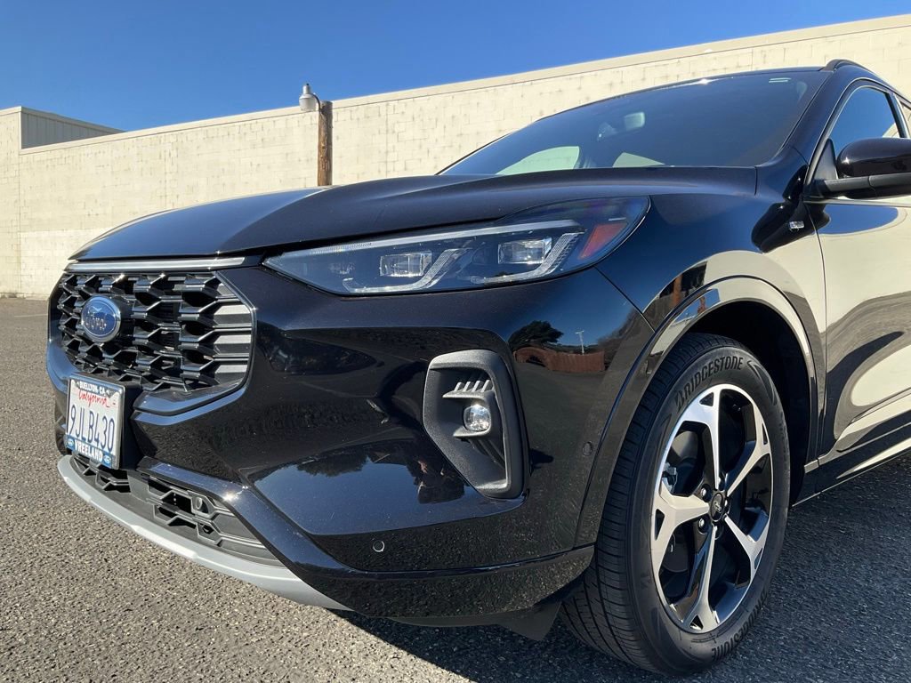 Certified 2024 Ford Escape ST-Line Elite w/ Premium Technology Package image 3