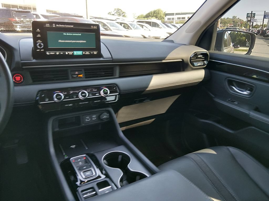 Used 2025 Honda Pilot EX-L image 12