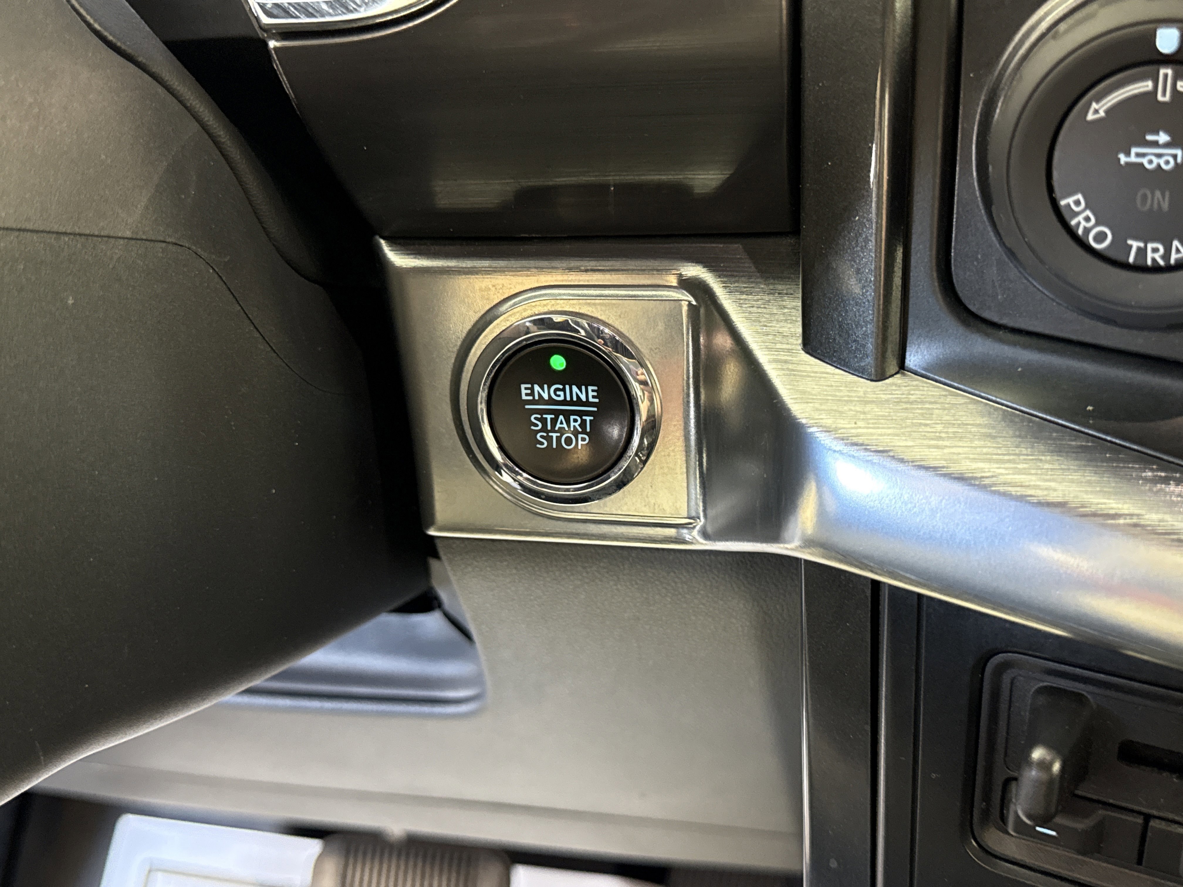 Certified 2022 Ford F150 Lariat w/ Equipment Group 502A High image 28