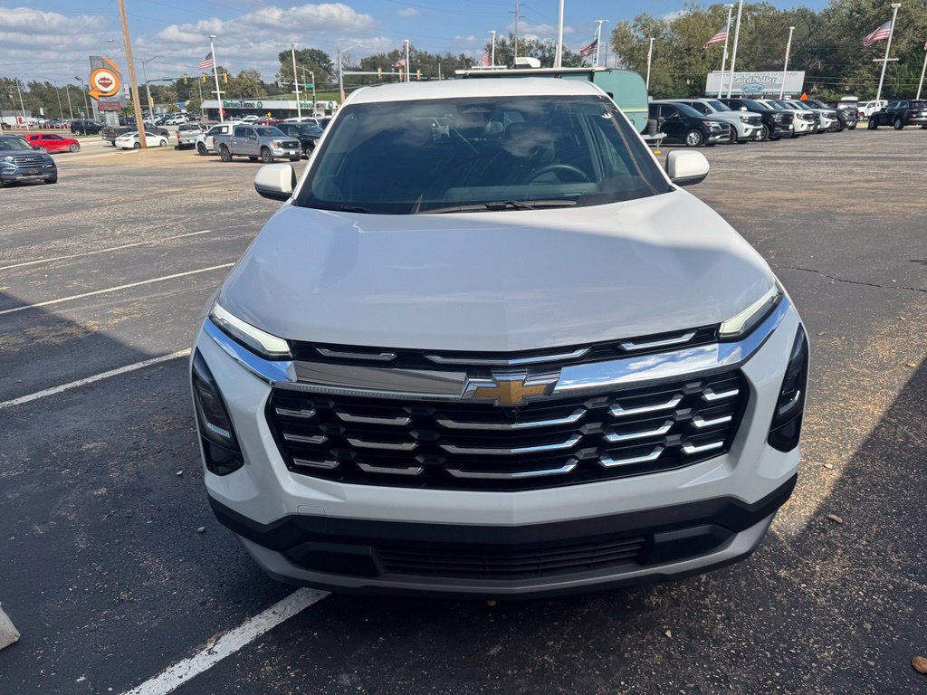 Used 2025 Chevrolet Equinox LT AWD/4WD image 3