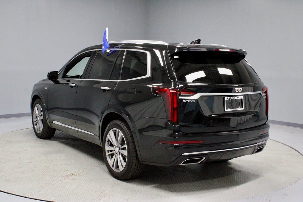 Used 2025 Cadillac XT6 Premium Luxury image 3