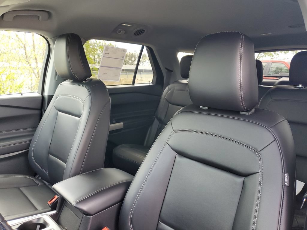 Certified 2024 Ford Explorer XLT w/ Equipment Group 202A AWD/4WD image 13
