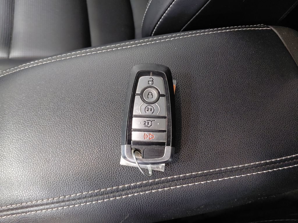 Certified 2025 Ford Escape Platinum AWD/4WD image 9