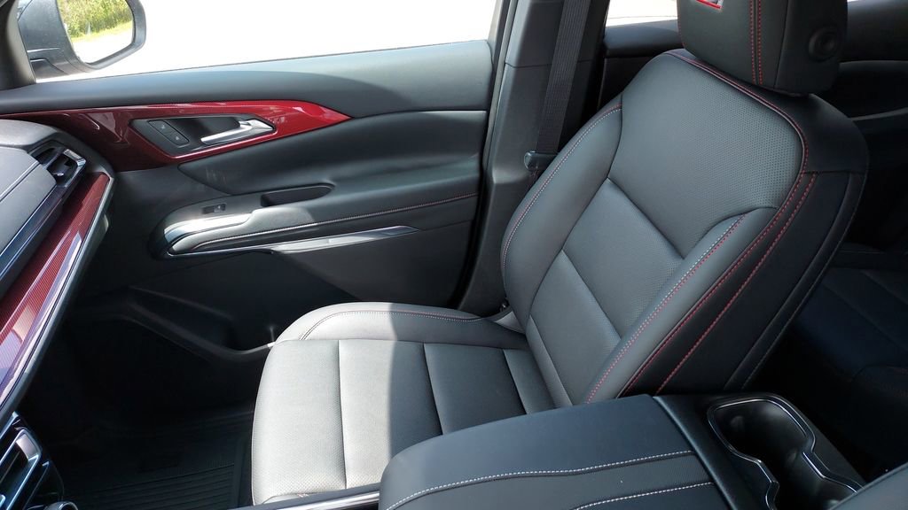 Used 2025 Chevrolet Traverse Z71 w/ Driver Confidence Package image 16