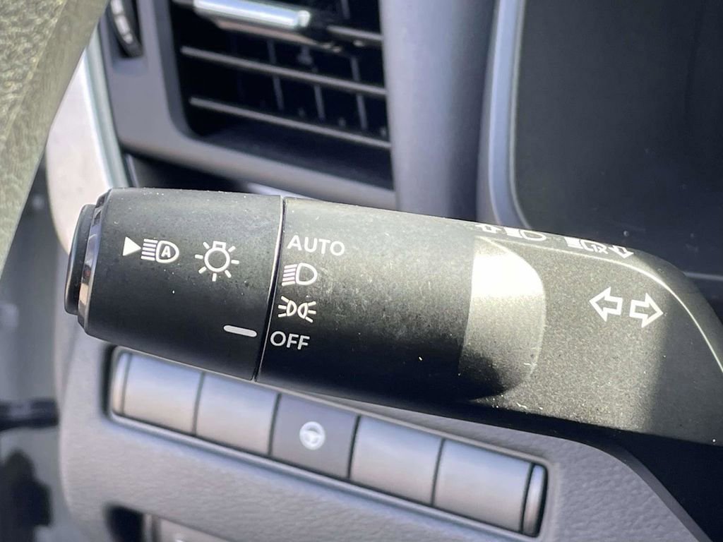 Used 2023 Nissan Rogue SV image 22