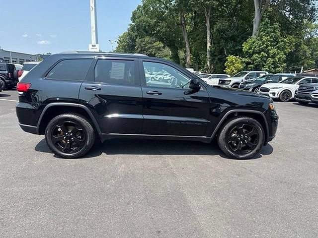Used 2018 Jeep Grand Cherokee Laredo AWD/4WD image 13