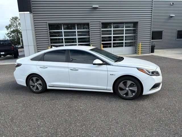 Used 2017 Hyundai Sonata Limited FWD image 2