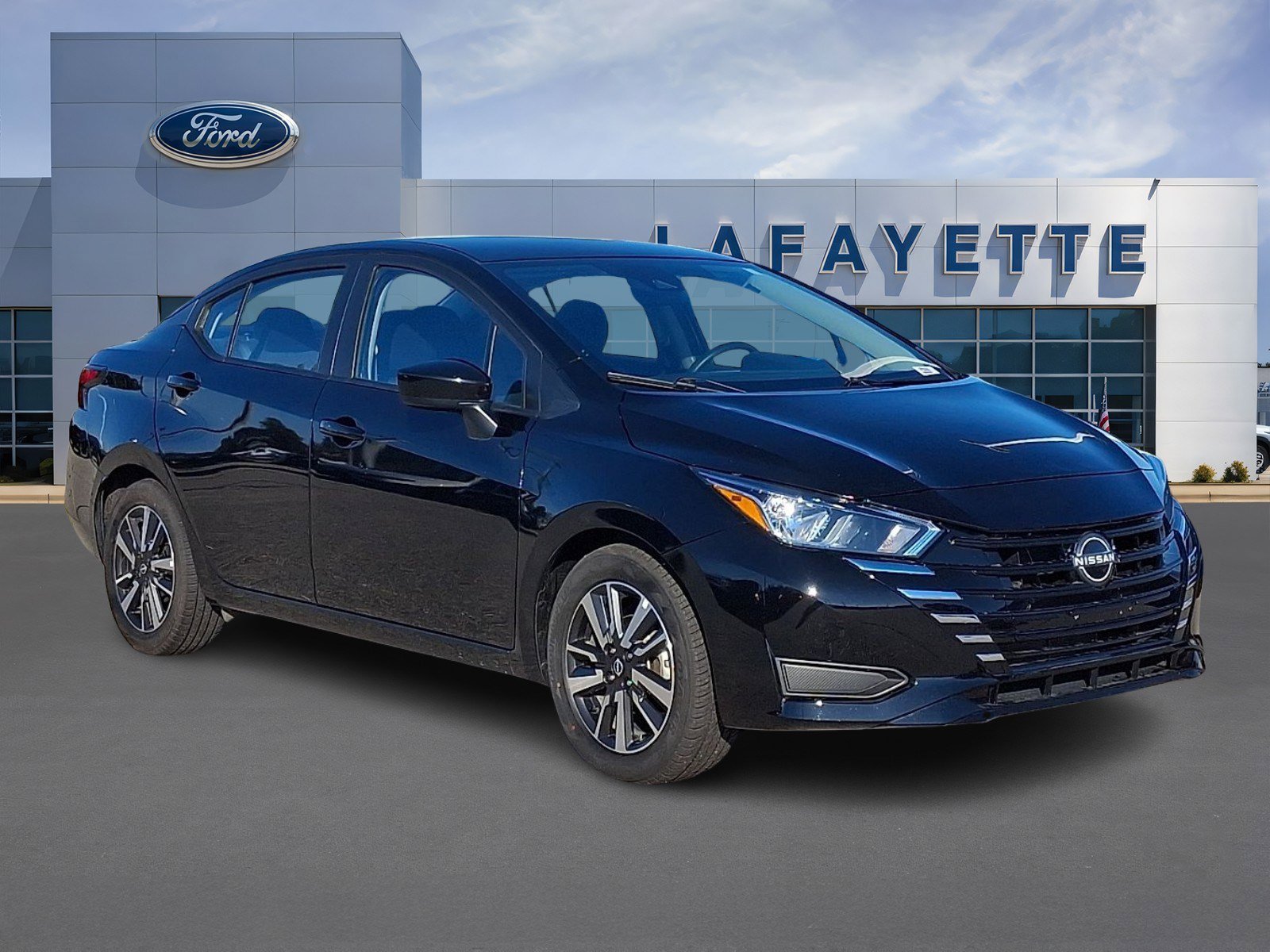Used 2024 Nissan Versa SV image 1