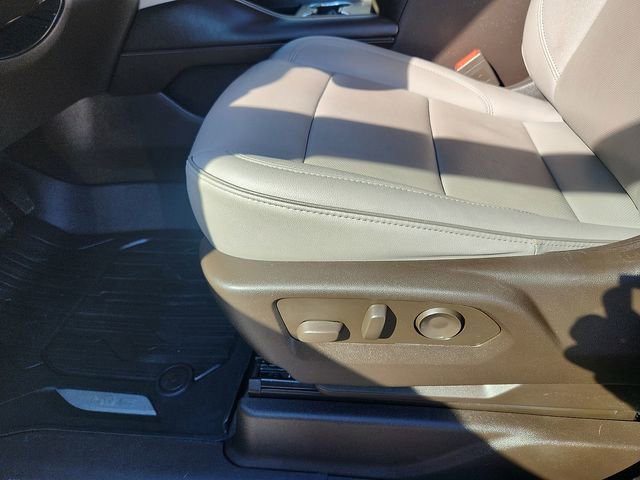 Used 2024 GMC Yukon XL SLT w/ SLT Luxury Package image 22