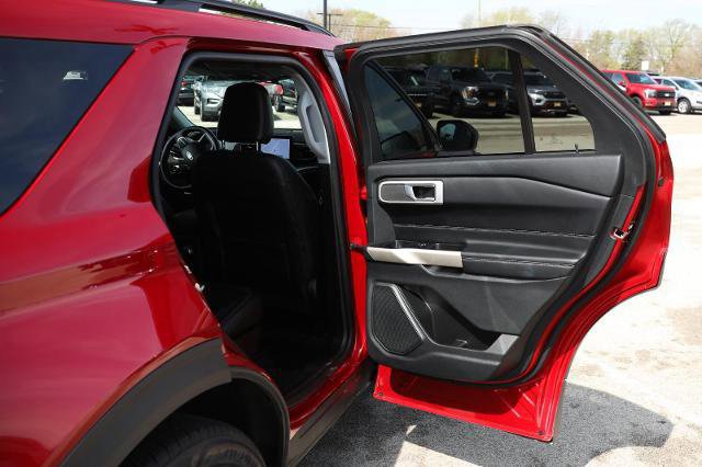 Certified 2023 Ford Explorer XLT w/ Equipment Group 202A image 39