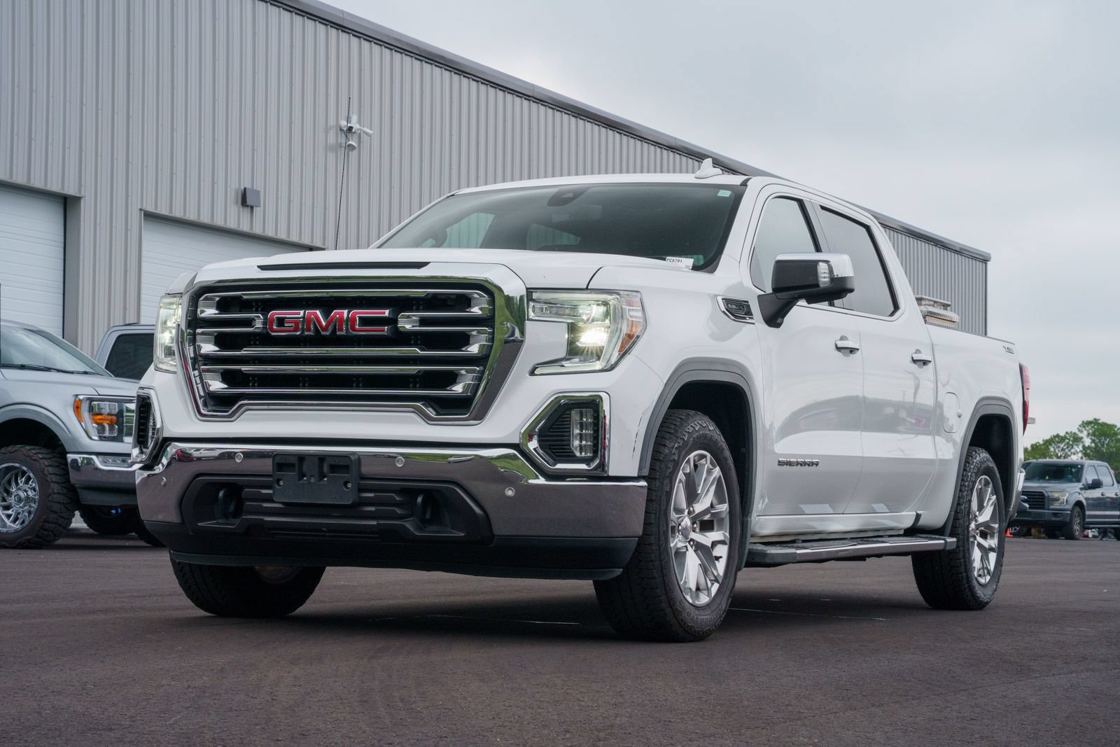 Used 2020 GMC Sierra 1500 SLT w/ SLT Premium Plus Package AWD/4WD image 3