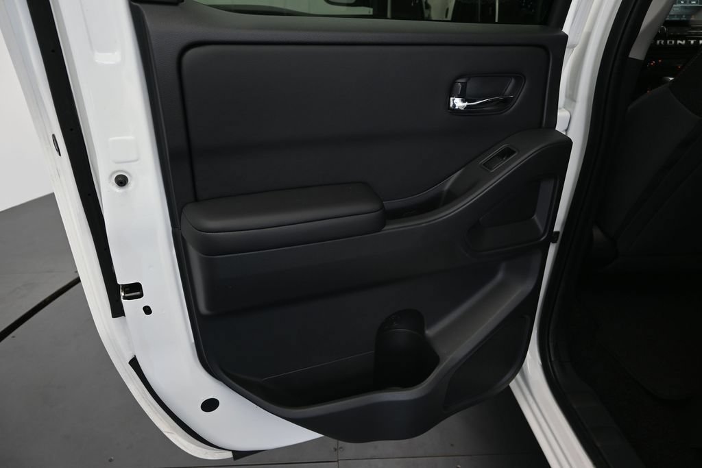 Used 2025 Nissan Frontier SV RWD image 23