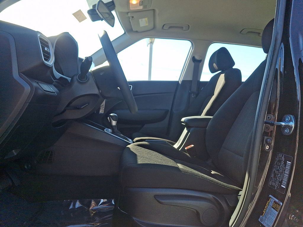 Used 2026 Hyundai Venue SE FWD image 13