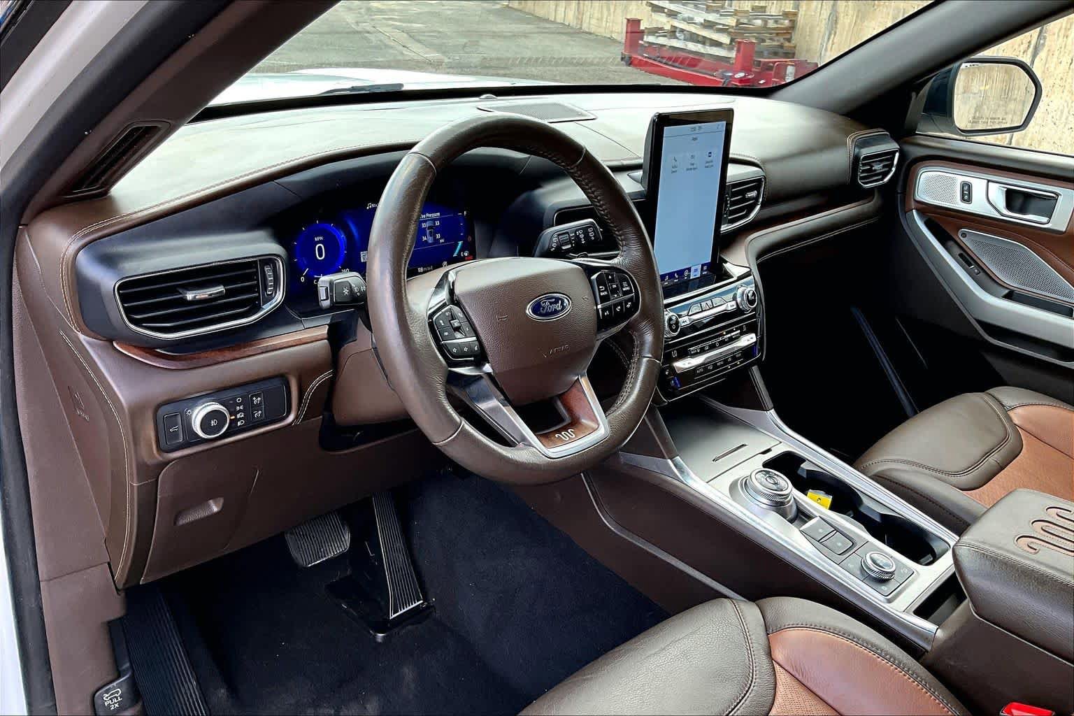 Certified 2021 Ford Explorer King Ranch w/ Premium Technology Package AWD/4WD image 18