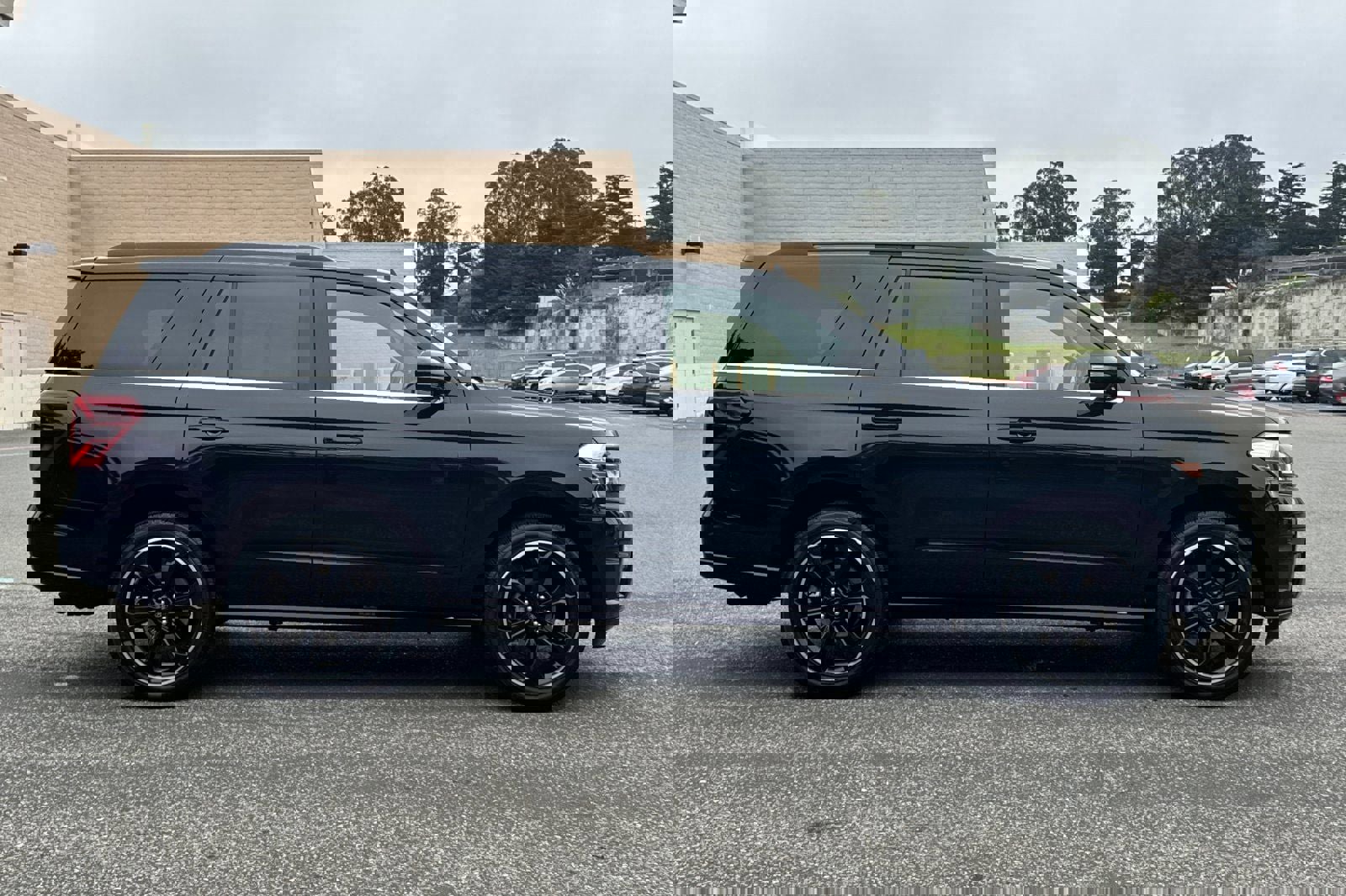 Certified 2024 Ford Expedition Limited image 3