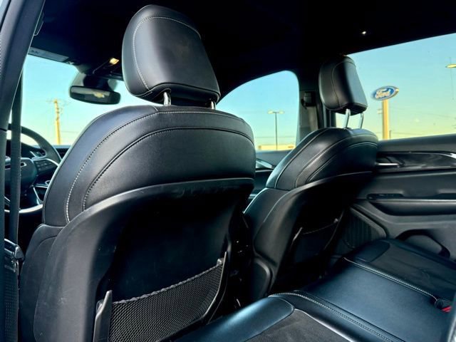 Used 2023 Jeep Grand Cherokee Altitude image 14