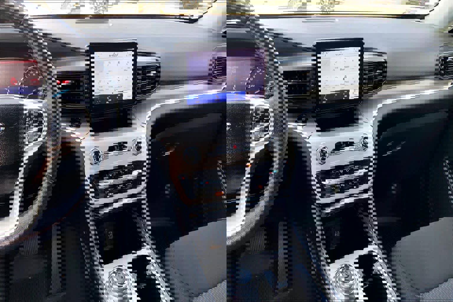 Certified 2024 Ford Explorer XLT image 7