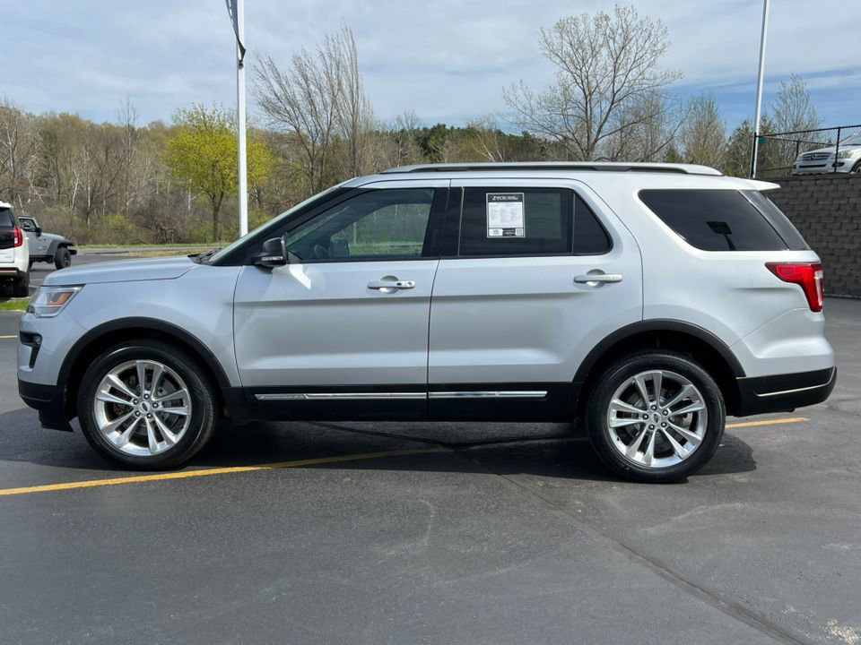 Certified 2018 Ford Explorer XLT w/ Equipment Group 202A AWD/4WD image 40
