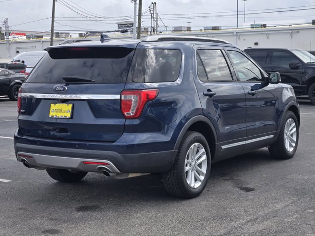 Certified 2017 Ford Explorer XLT image 2