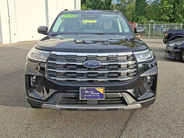 Certified 2025 Ford Explorer Active w/ Active Comfort Package AWD/4WD image 3