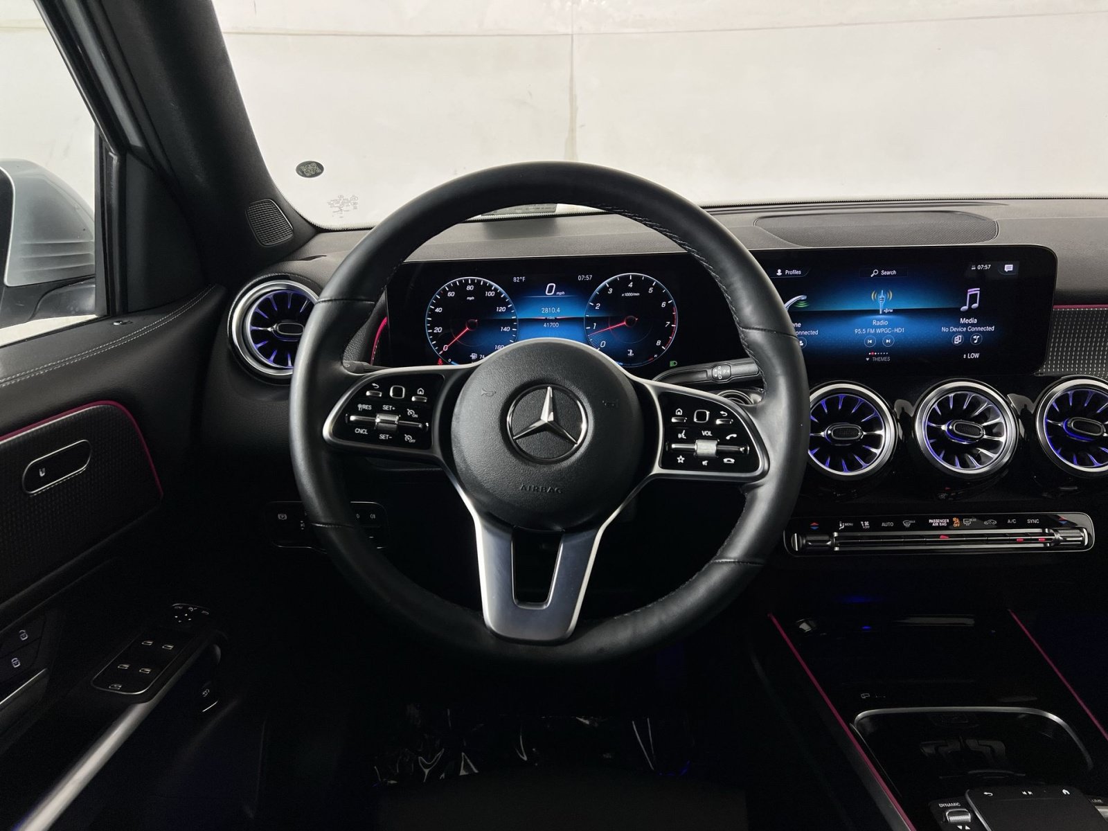 Used 2022 Mercedes-Benz GLB 250 4MATIC image 16