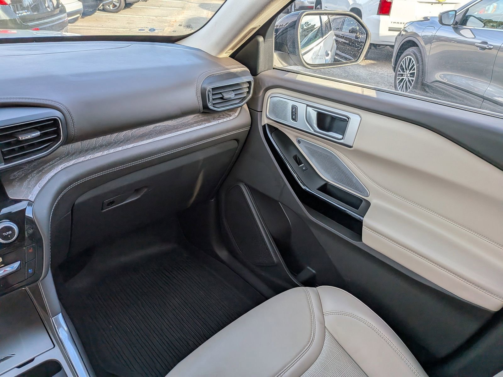 Certified 2021 Ford Explorer Platinum w/ Equipment Group 601A image 18