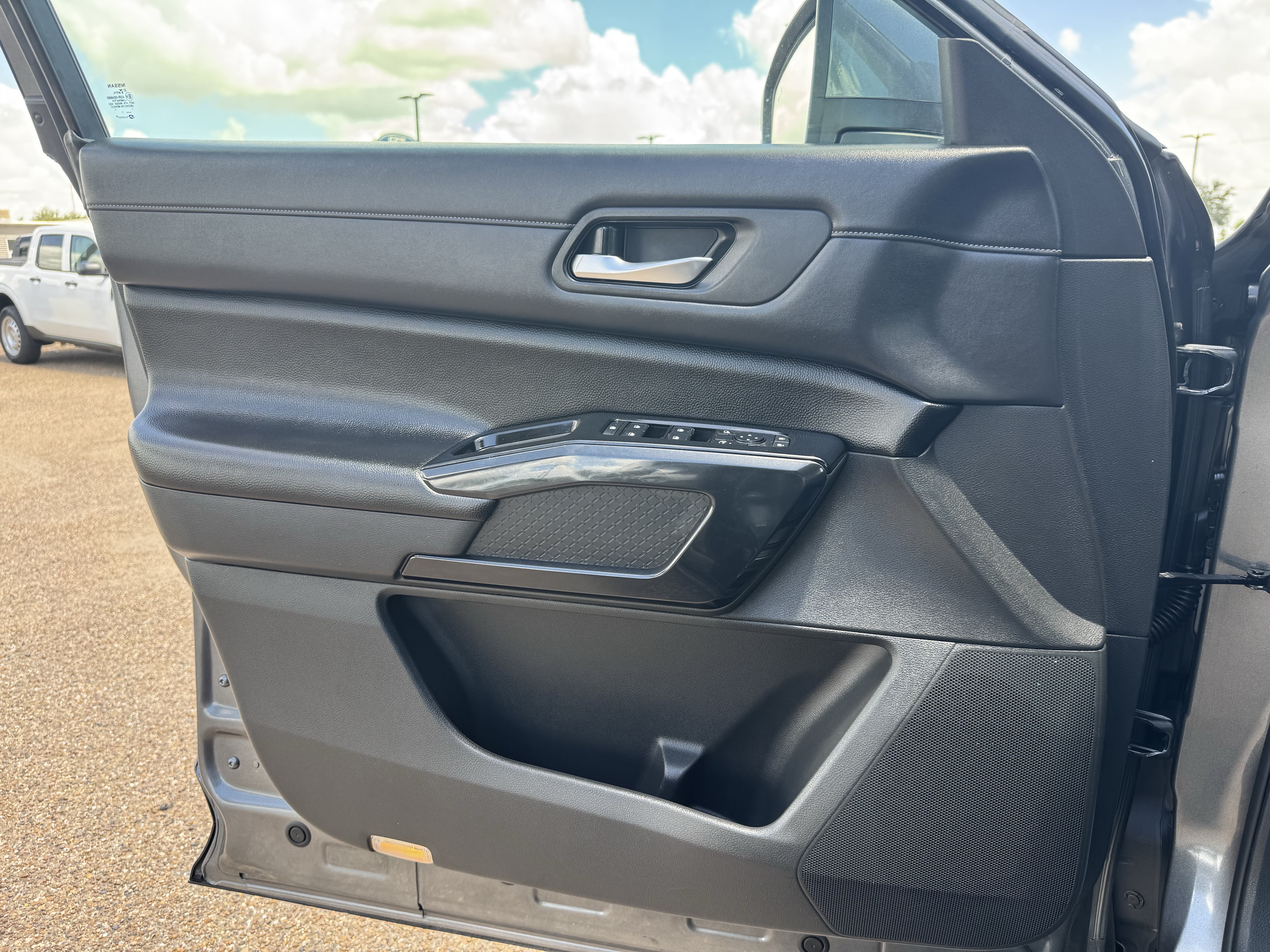Used 2022 Nissan Pathfinder SV FWD image 20