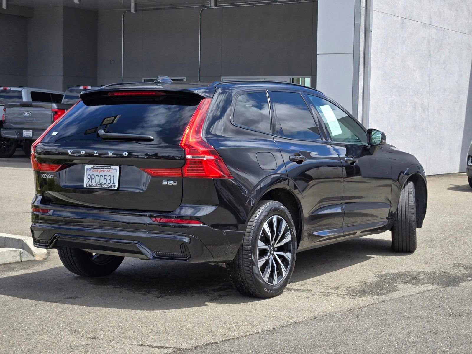 Used 2025 Volvo XC60 B5 Plus AWD/4WD image 4