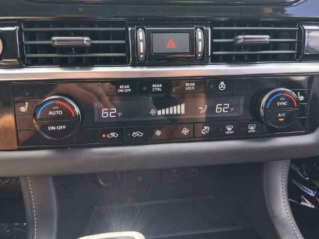 Used 2024 Nissan Pathfinder SL FWD image 25