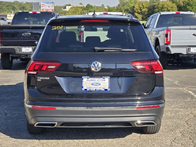 Used 2021 Volkswagen Tiguan SE w/ Panoramic Sunroof Package FWD image 6