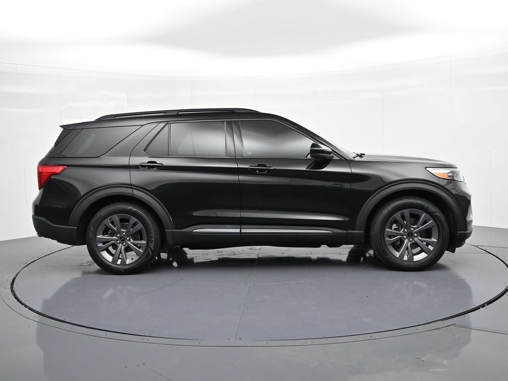 Certified 2022 Ford Explorer XLT w/ Equipment Group 202A RWD image 5