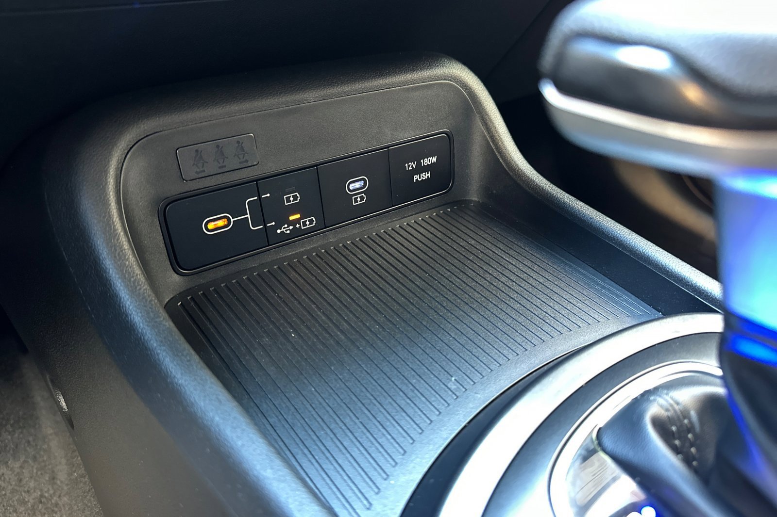 Used 2024 Hyundai Kona SE image 28