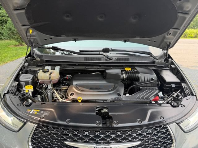 Used 2022 Chrysler Pacifica Limited w/ Uconnect Theater Family Group AWD/4WD image 21