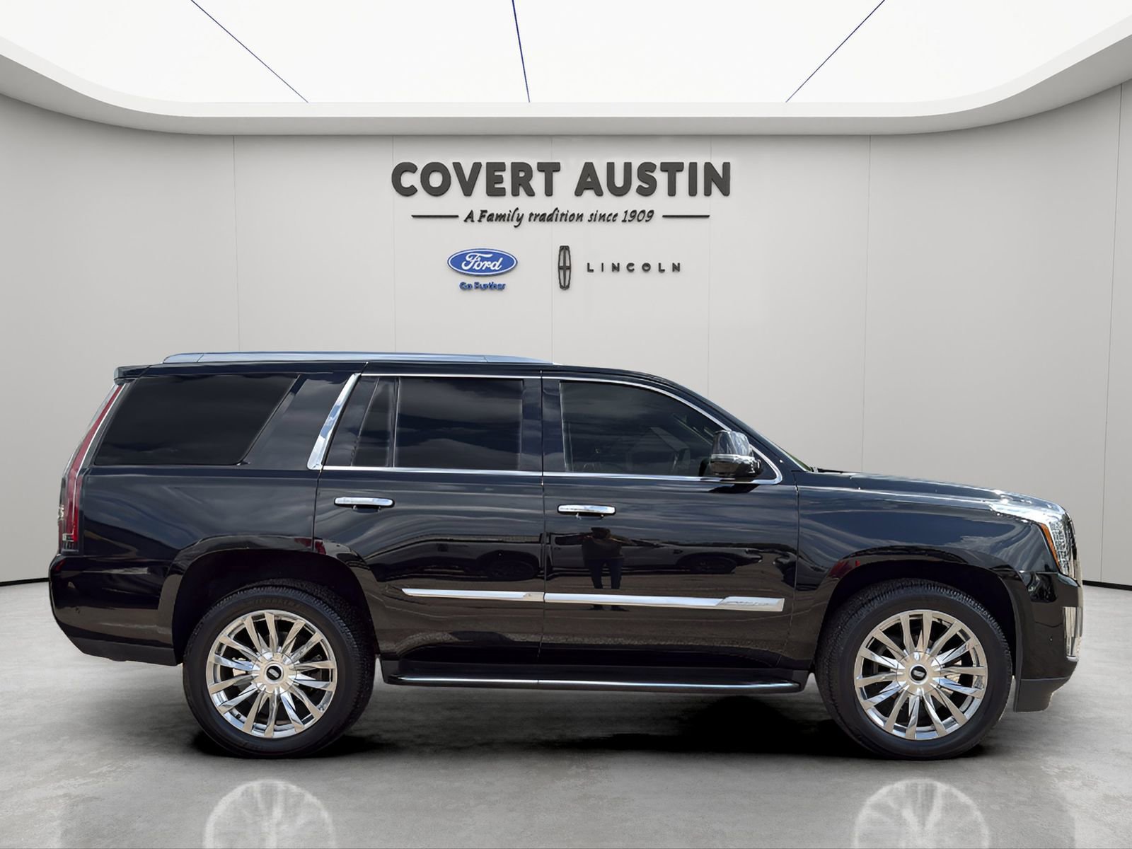 Used 2018 Cadillac Escalade Luxury RWD image 6
