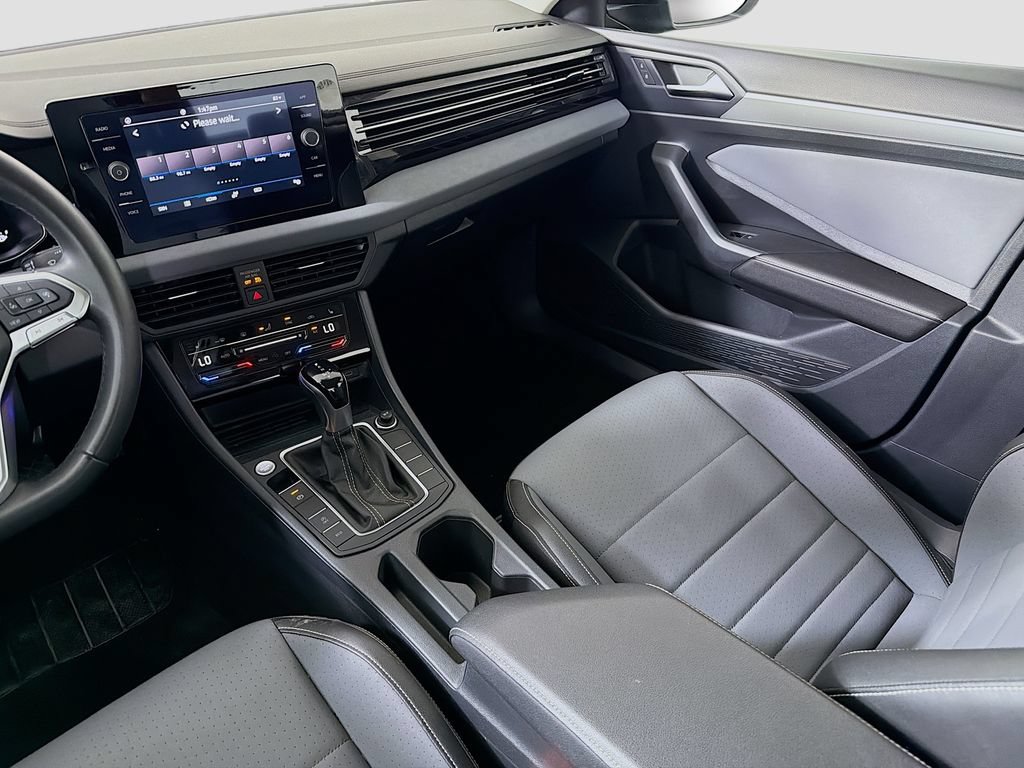 Used 2025 Volkswagen Jetta SE FWD image 25
