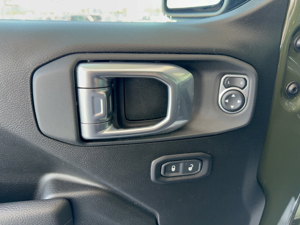 Used 2023 Jeep Gladiator Sport AWD/4WD image 9