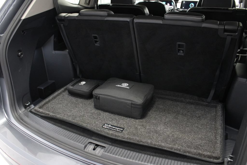 Used 2024 Volkswagen Atlas SEL Premium R-Line AWD/4WD image 17