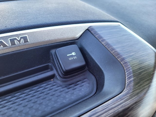 Used 2019 RAM 1500 Laramie AWD/4WD image 17