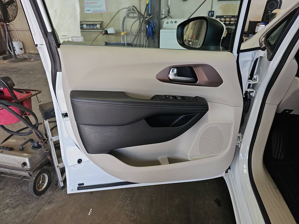 Used 2023 Chrysler Voyager LX FWD image 26