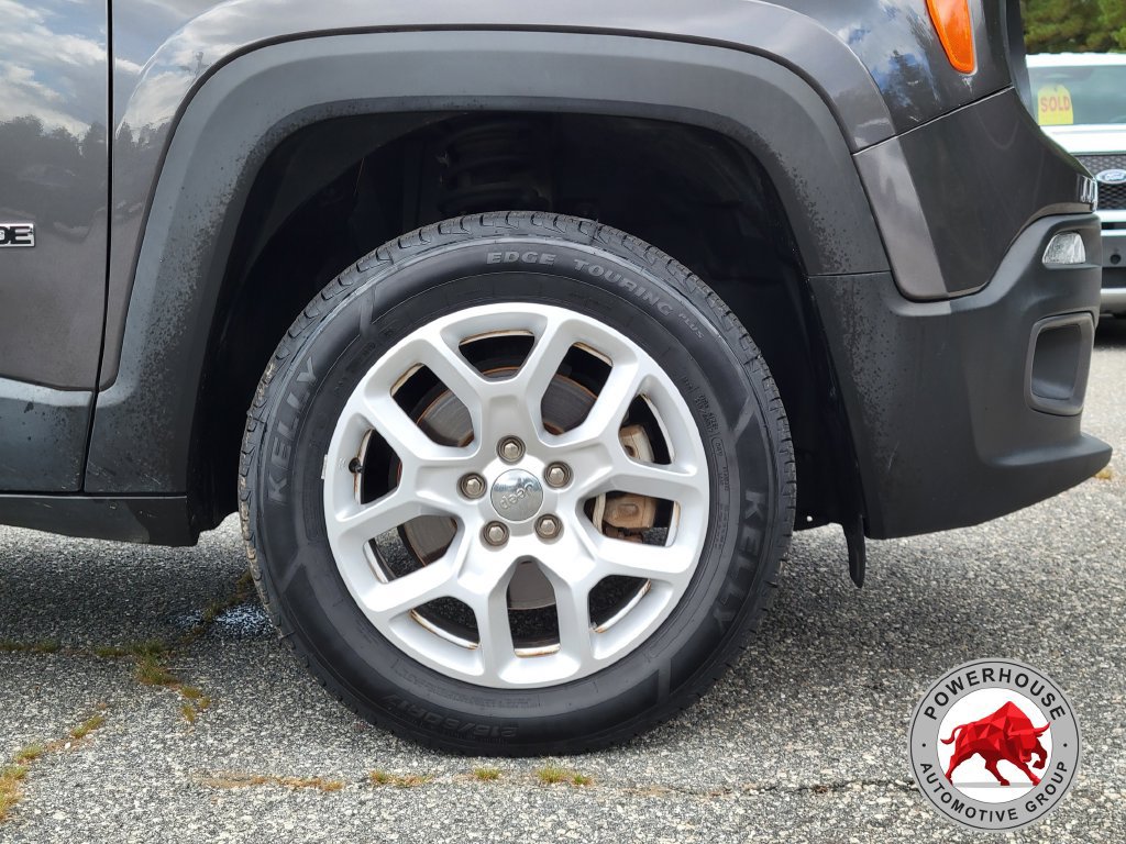 Used 2017 Jeep Renegade Latitude w/ Cold Weather Group AWD/4WD image 13