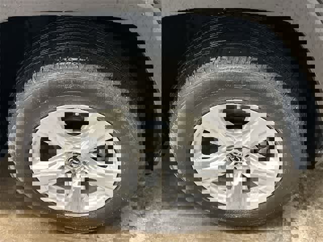 Used 2021 Toyota RAV4 LE image 9