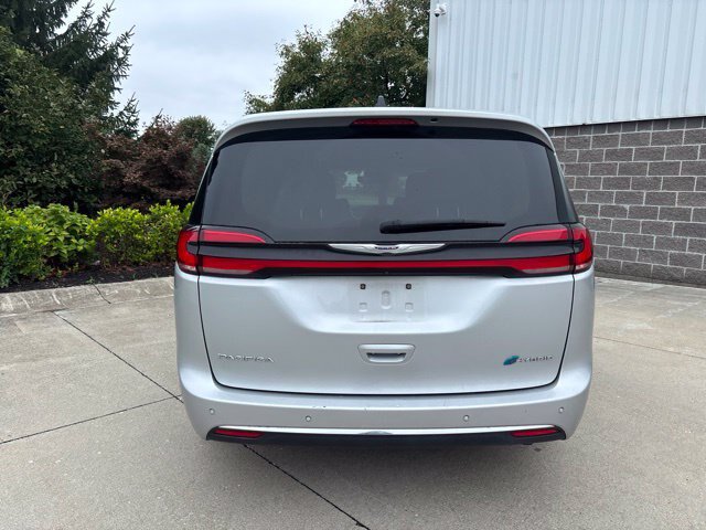 Used 2024 Chrysler Pacifica Limited FWD image 6
