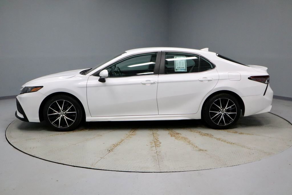 Used 2024 Toyota Camry SE FWD image 2