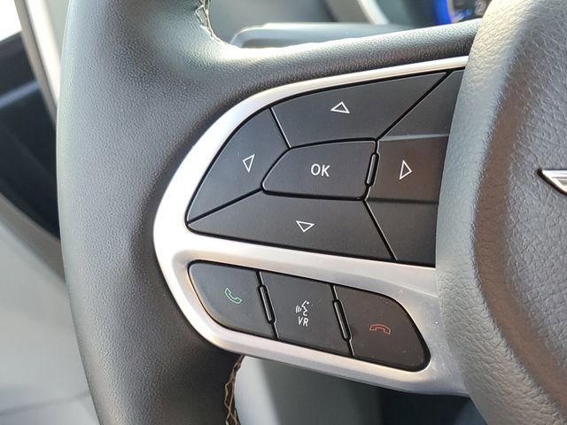 Used 2024 Chrysler Pacifica Touring-L image 23